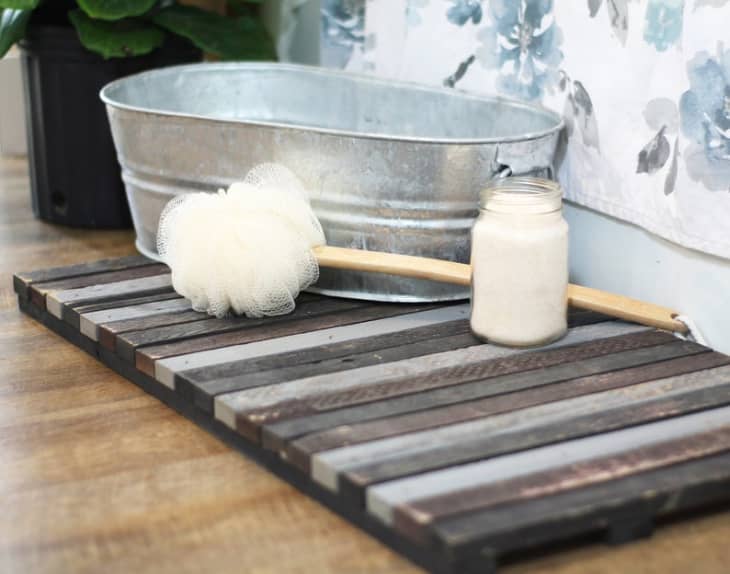 Wood store bath mats